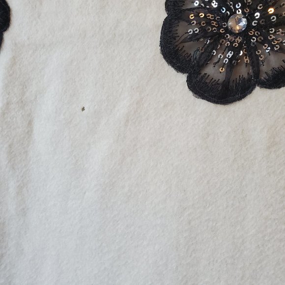 Bindya New York Cream Cashmere Wrap - Picture 12 of 13